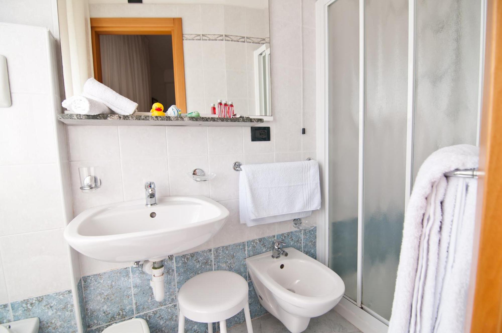 Hotel Milan Розолина-Маре Экстерьер фото