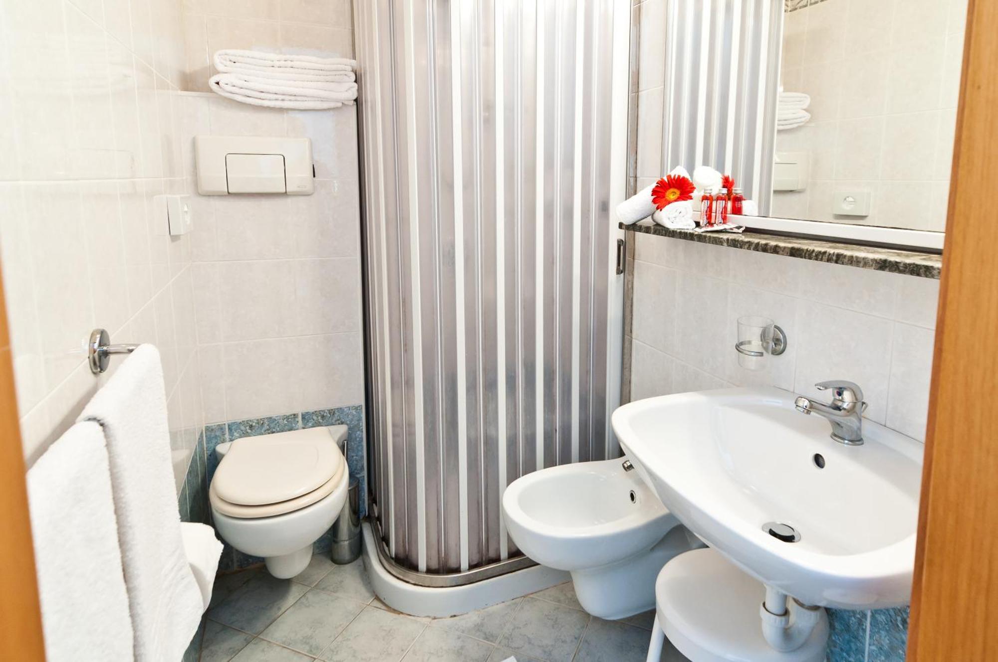 Hotel Milan Розолина-Маре Экстерьер фото