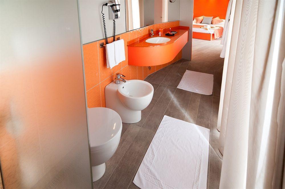 Hotel Milan Розолина-Маре Экстерьер фото