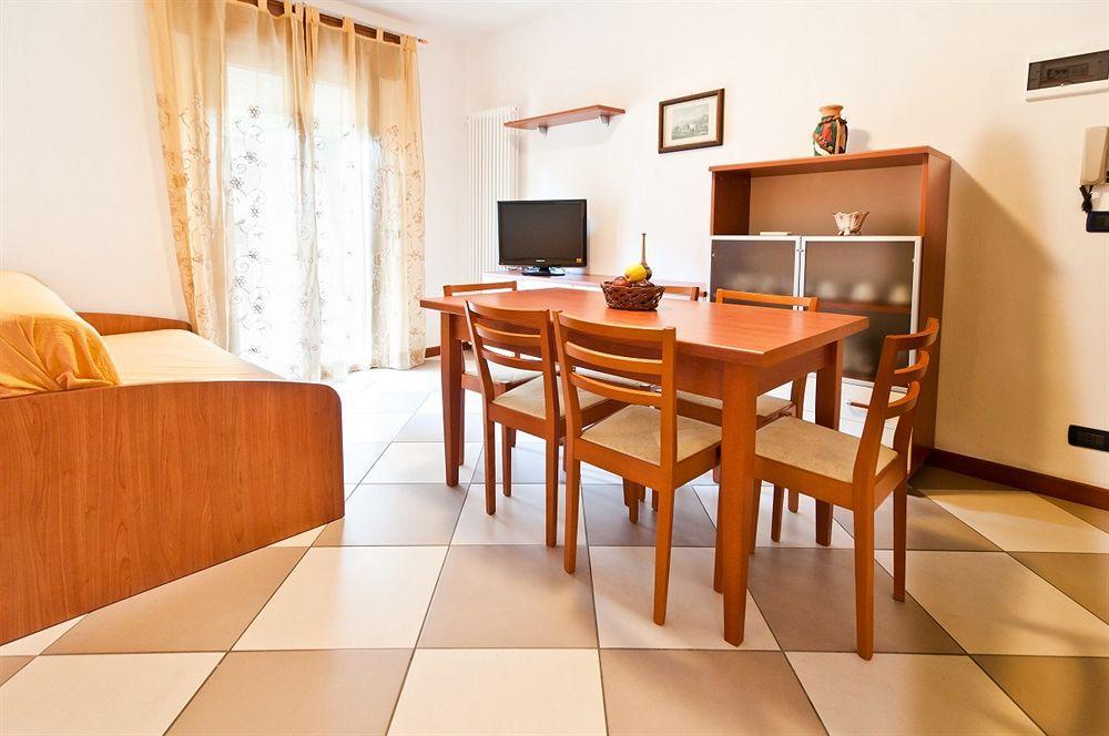 Hotel Milan Розолина-Маре Экстерьер фото
