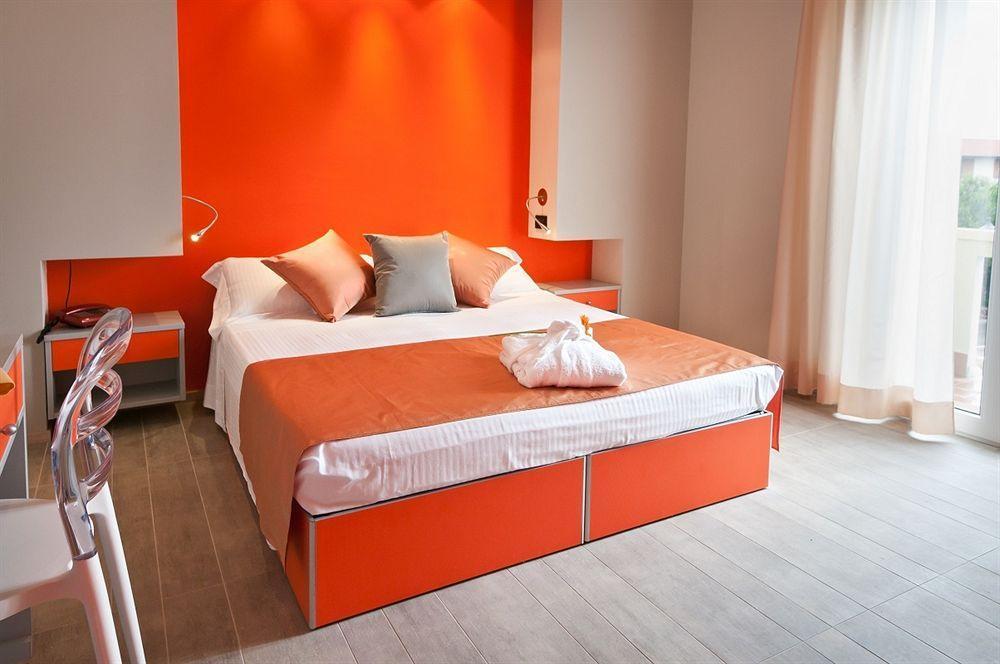 Hotel Milan Розолина-Маре Экстерьер фото