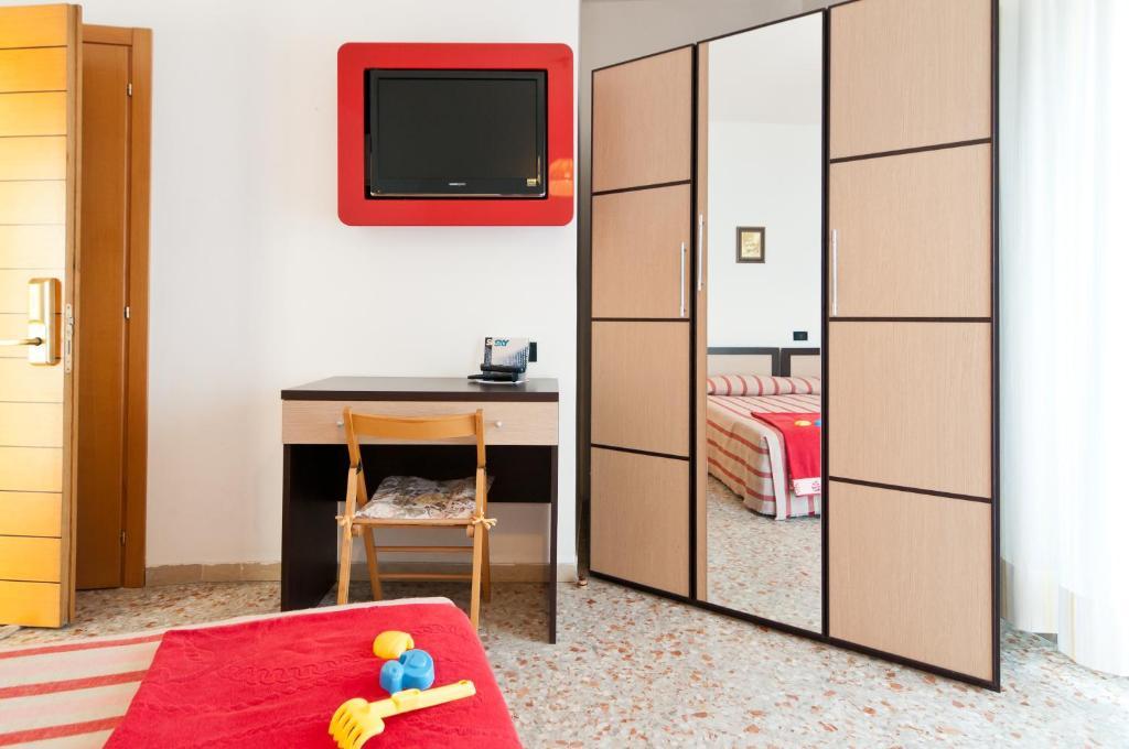 Hotel Milan Розолина-Маре Номер фото